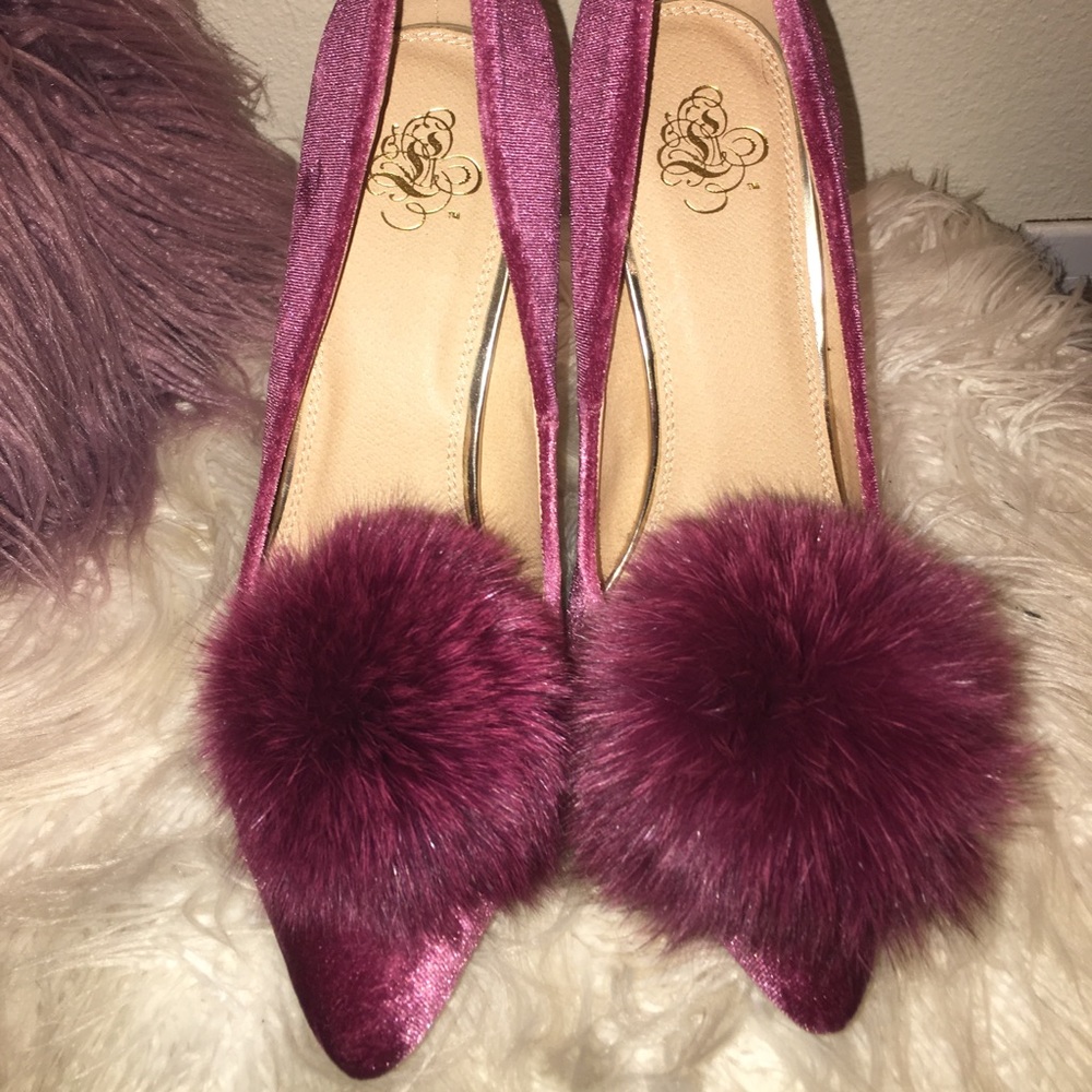 Velvet Pumps - Picture 3 of 6